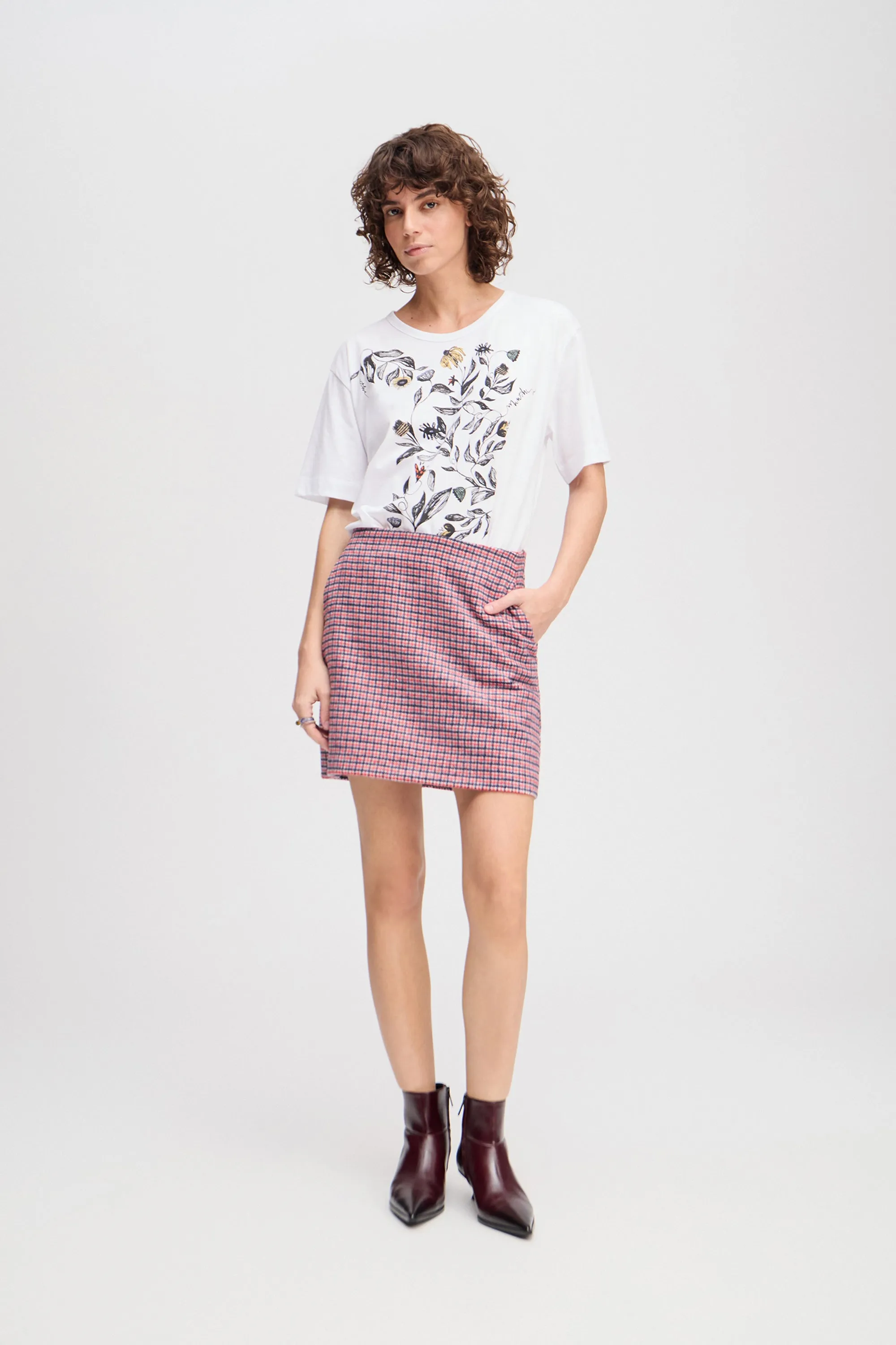 LAGGA - WHITE sold by Munthe