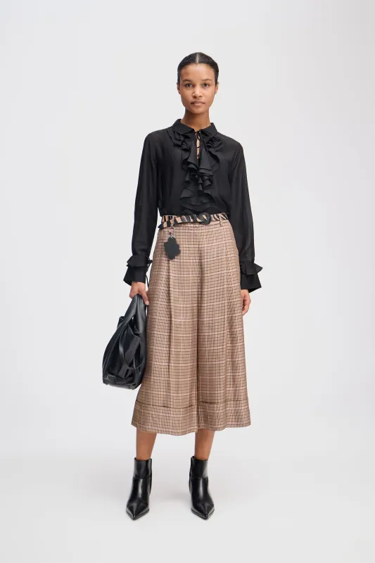 LESIENNA - BLACK sold by Munthe