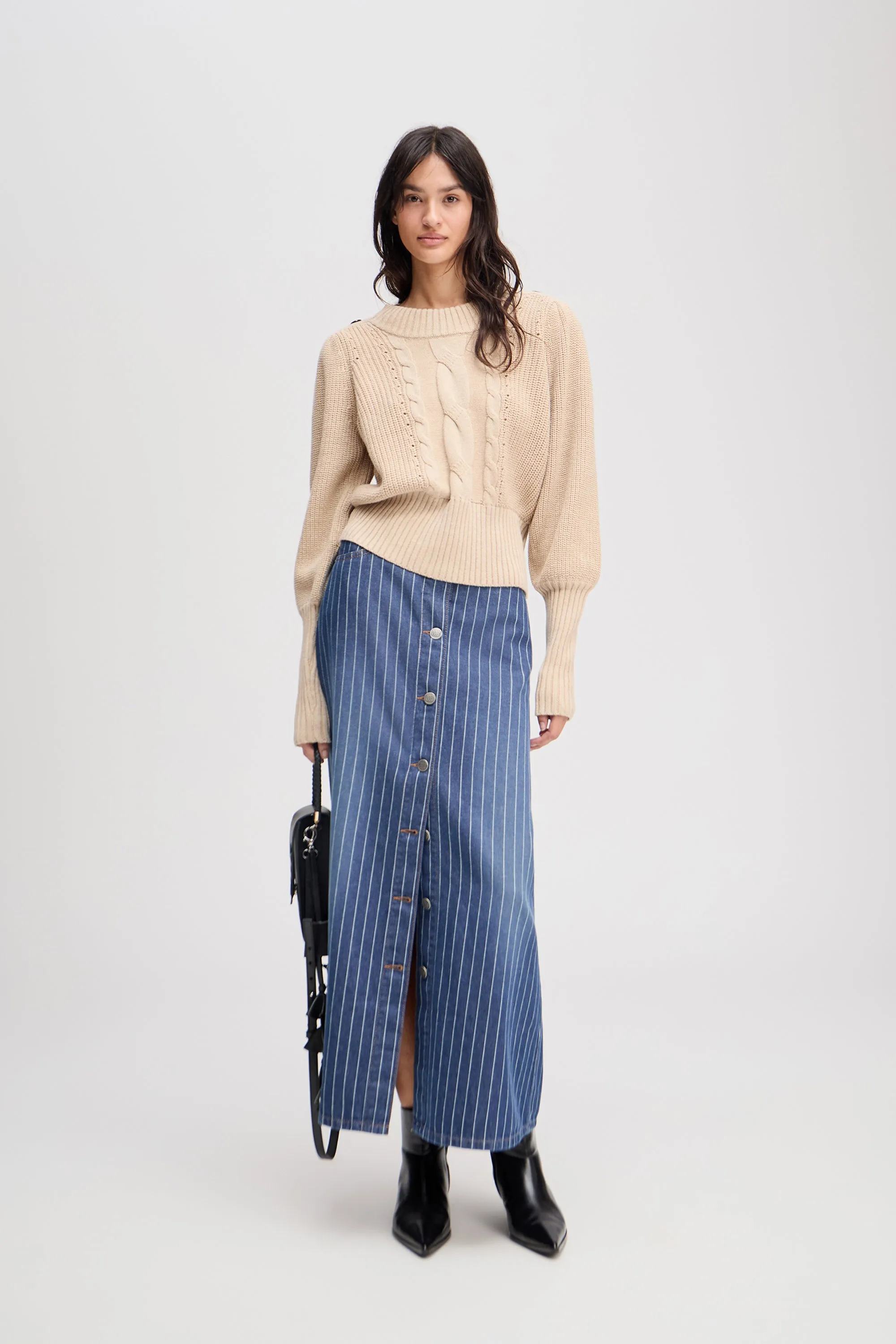 LYSTA - SAND sold by Munthe