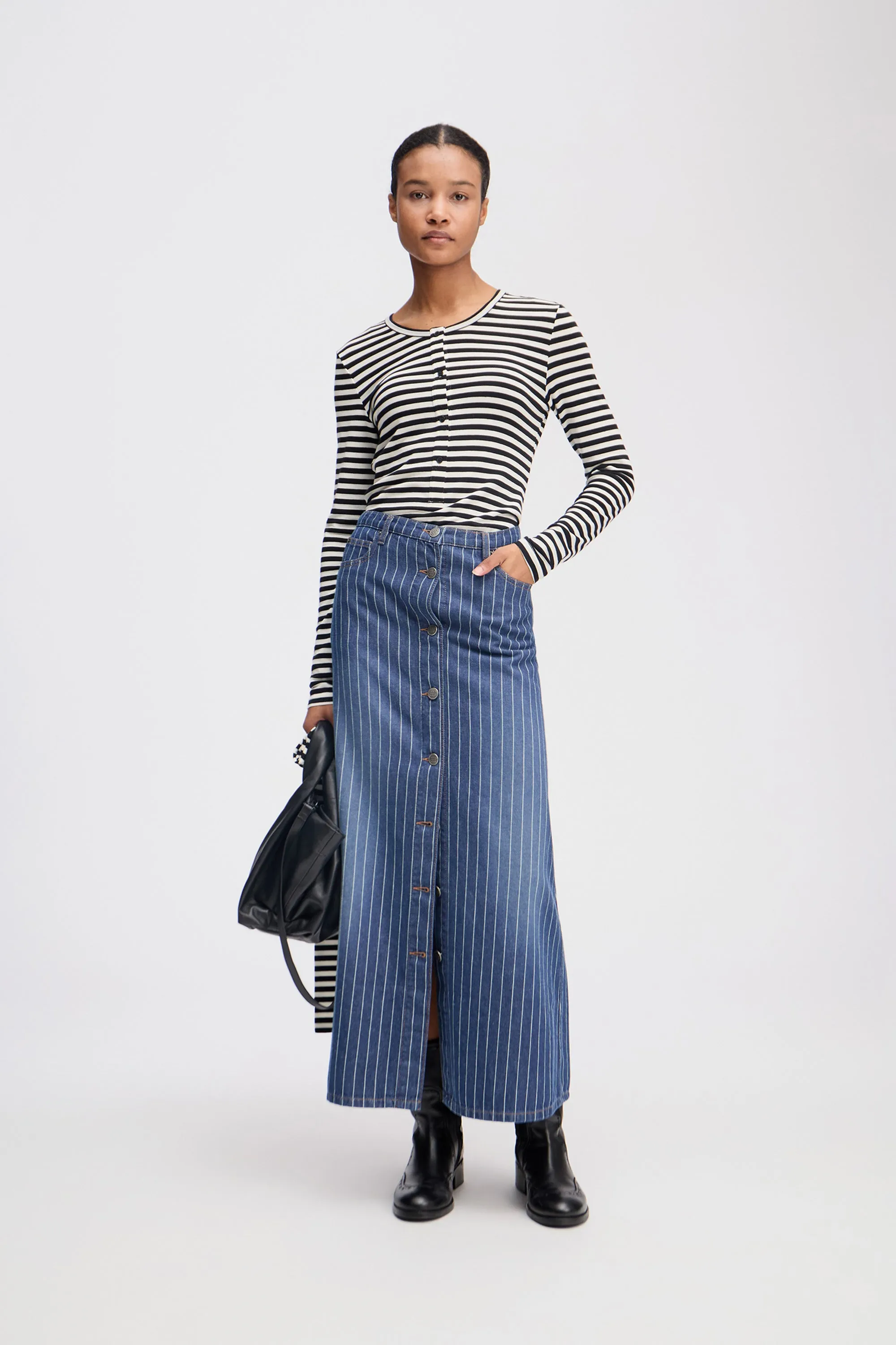 LEVOMA - BLACK sold by Munthe