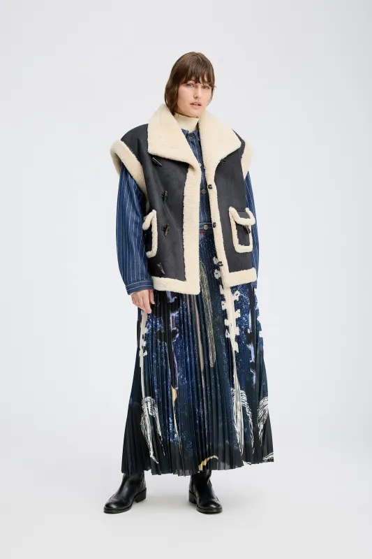 LURPLE - BLACK sold by Munthe