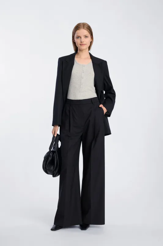 LUPON - BLACK sold by Munthe