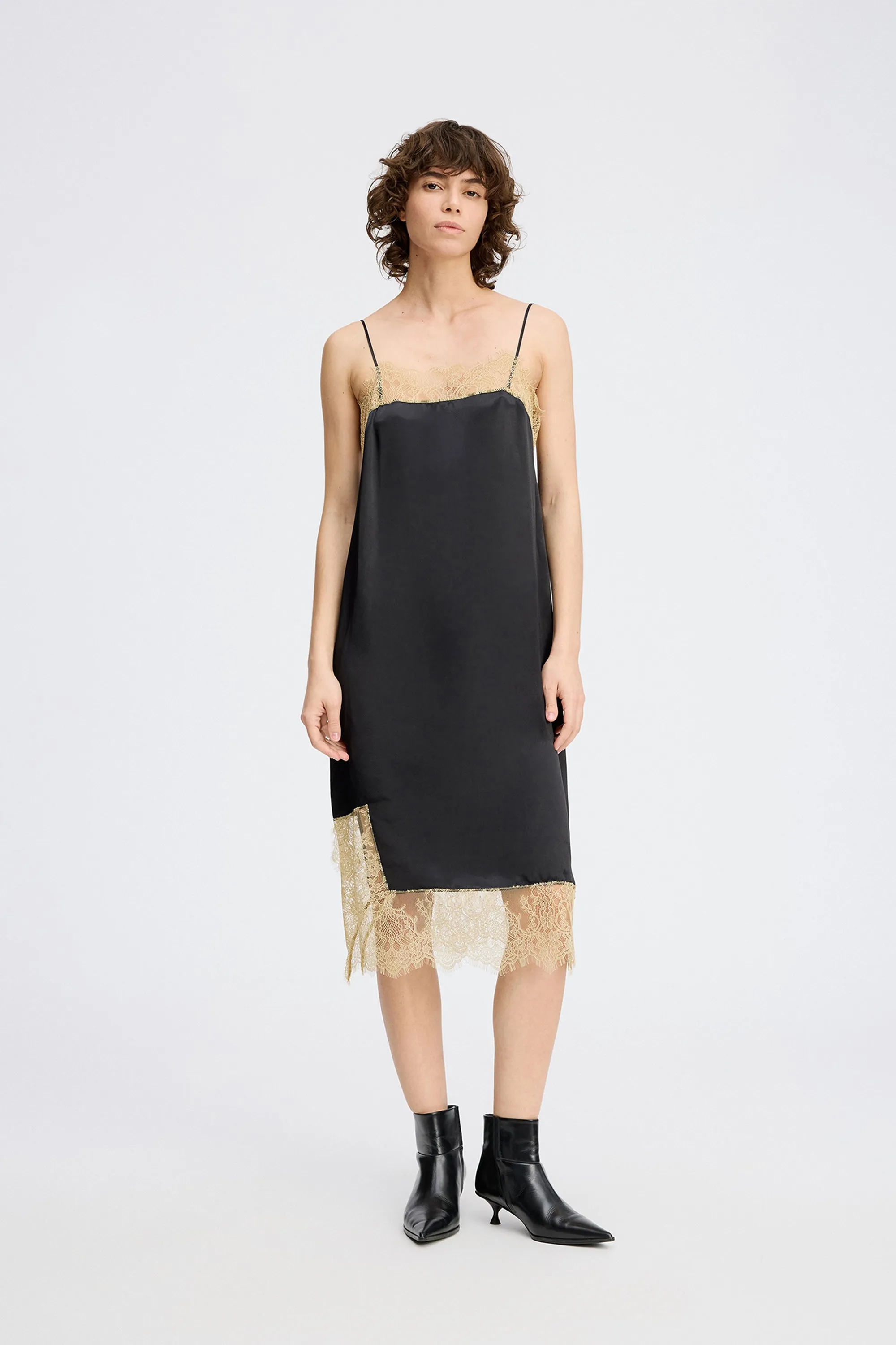 ROCCO SLIP - BLACK sold by Munthe