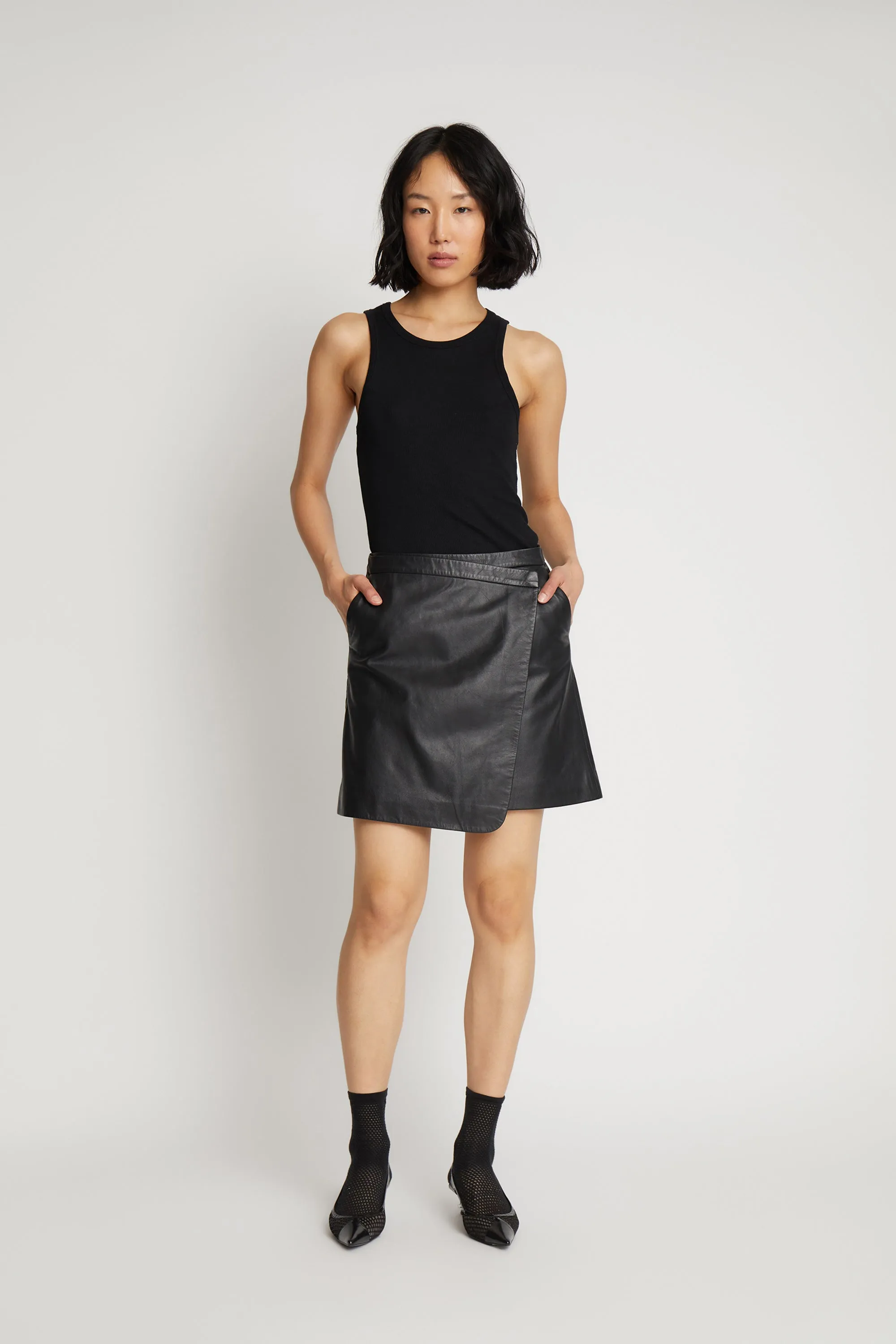 PEACH - BLACK sold by Munthe