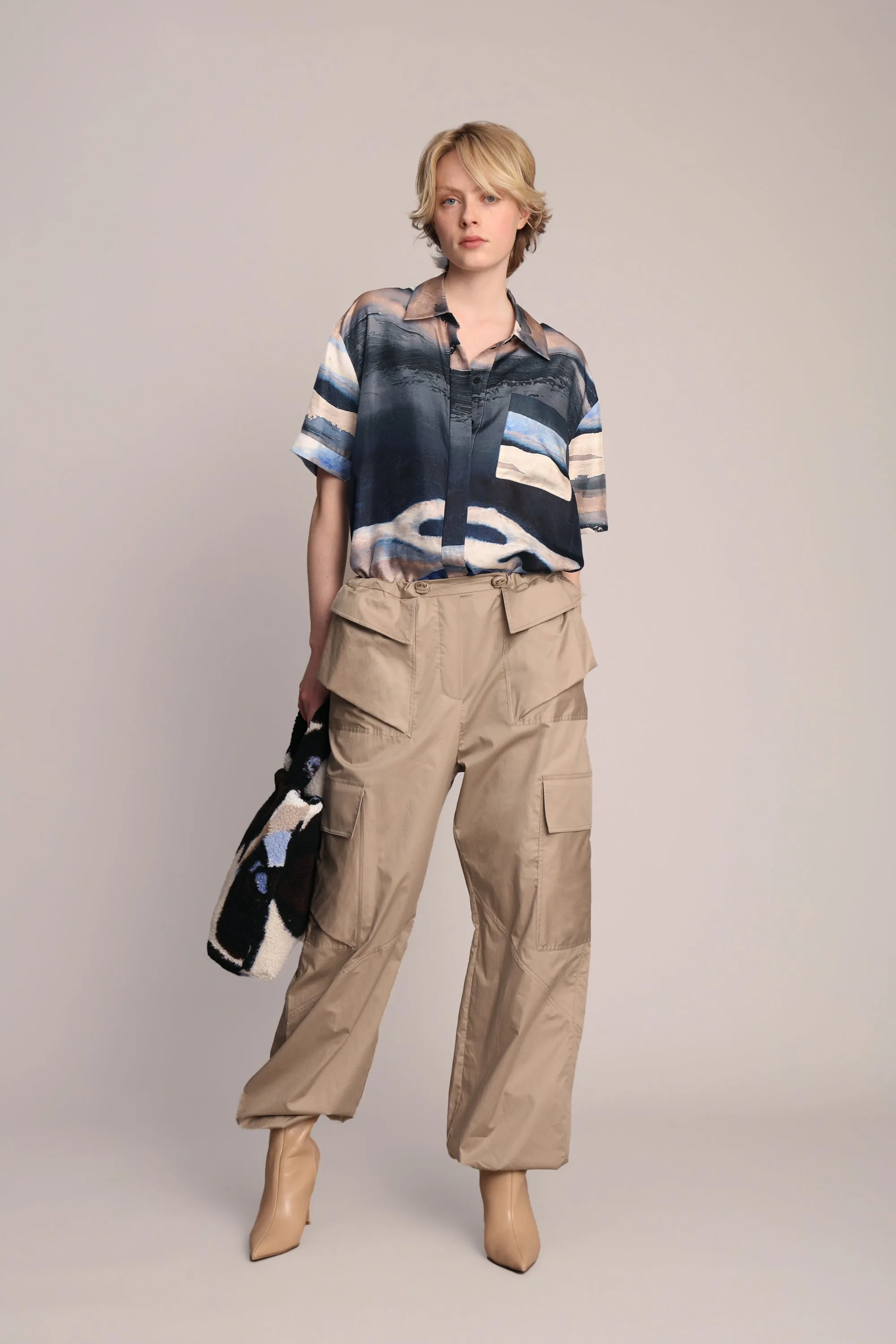 LORENTZO sold by Munthe