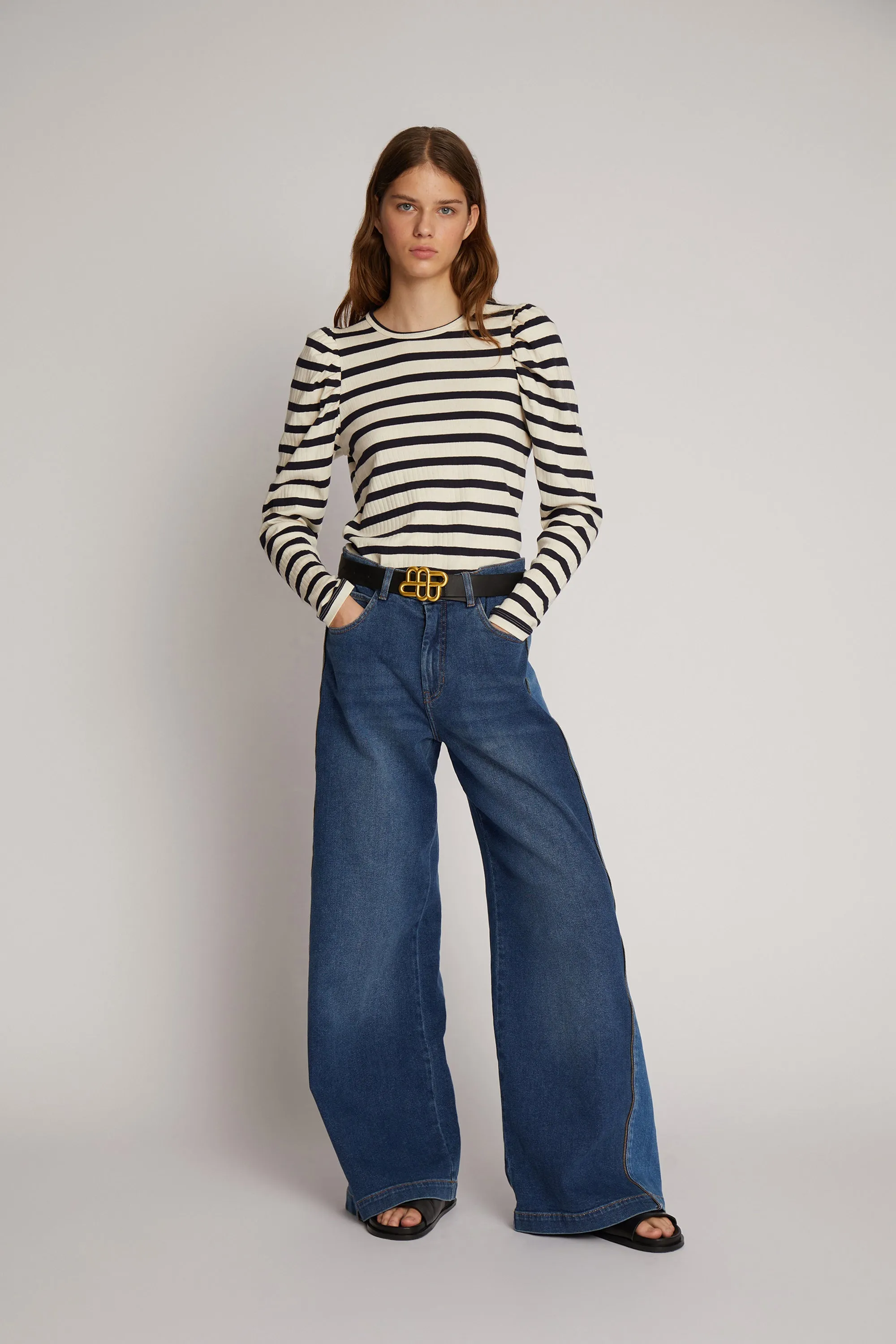 OPOLLO - NAVY sold by Munthe