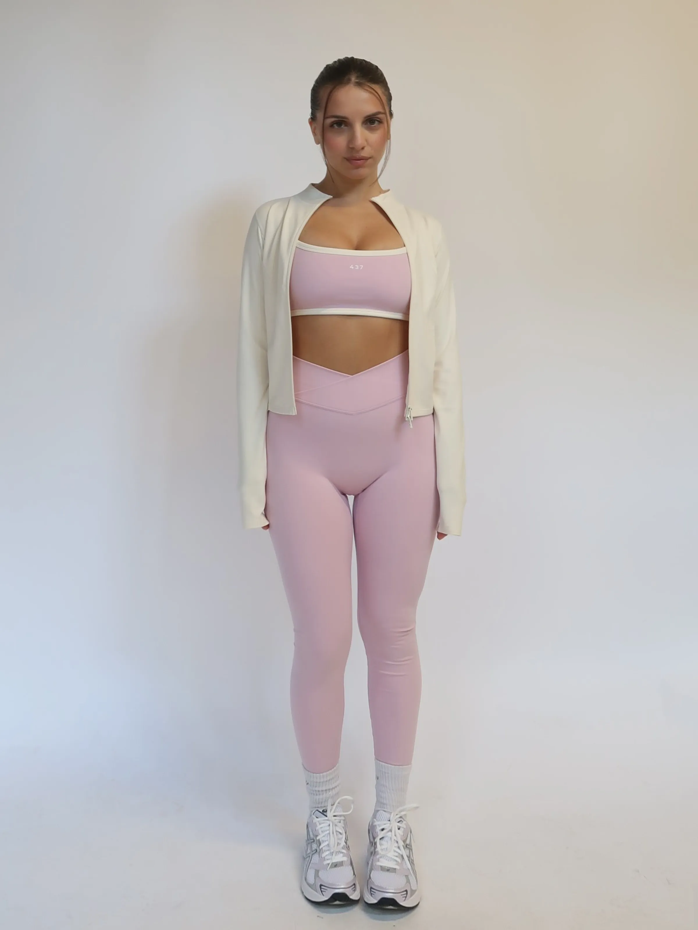 The V Legging Parfait sold by 437 product image thumbnail 5