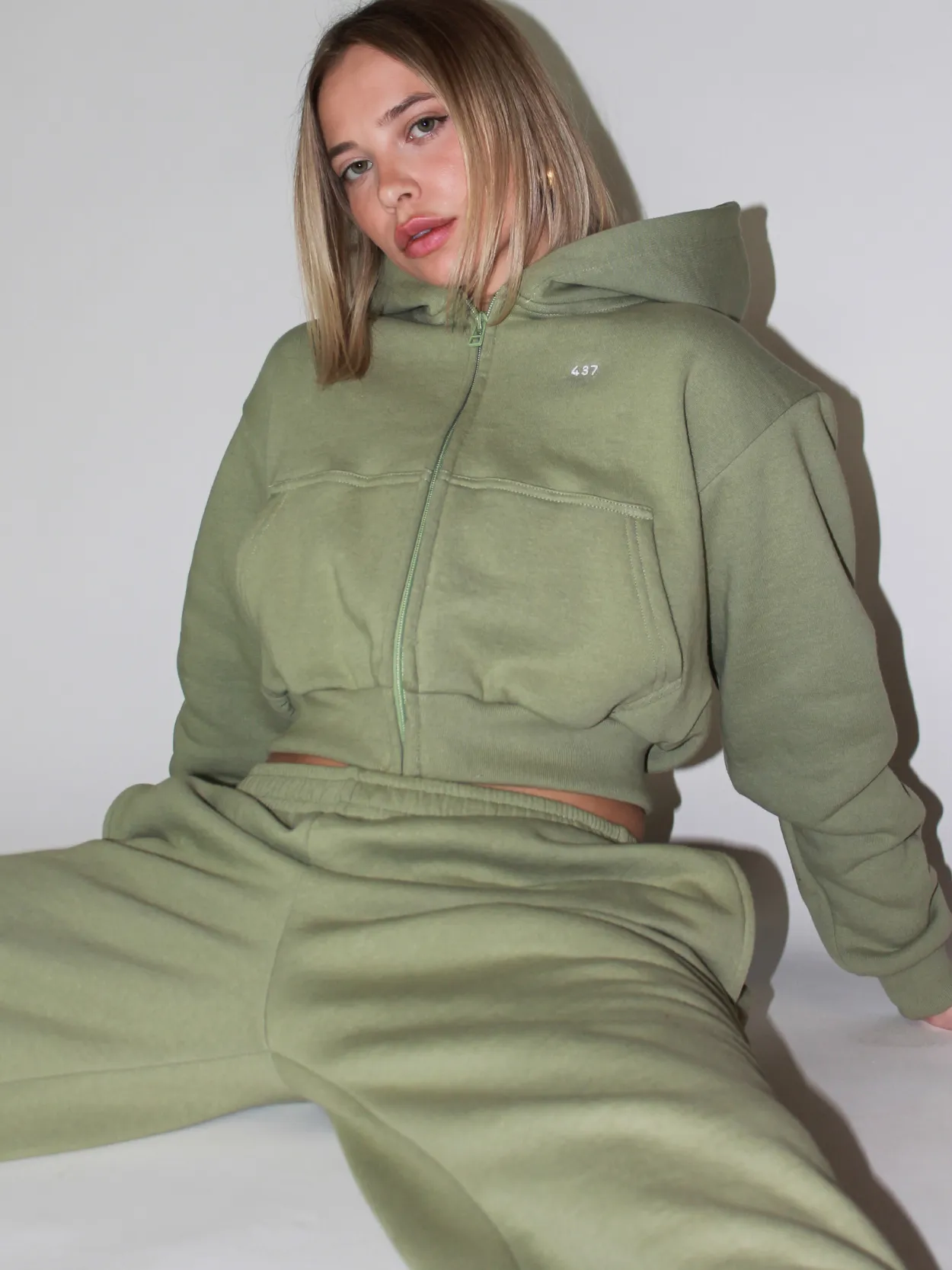 The Zip Hoodie / Matcha sold by 437