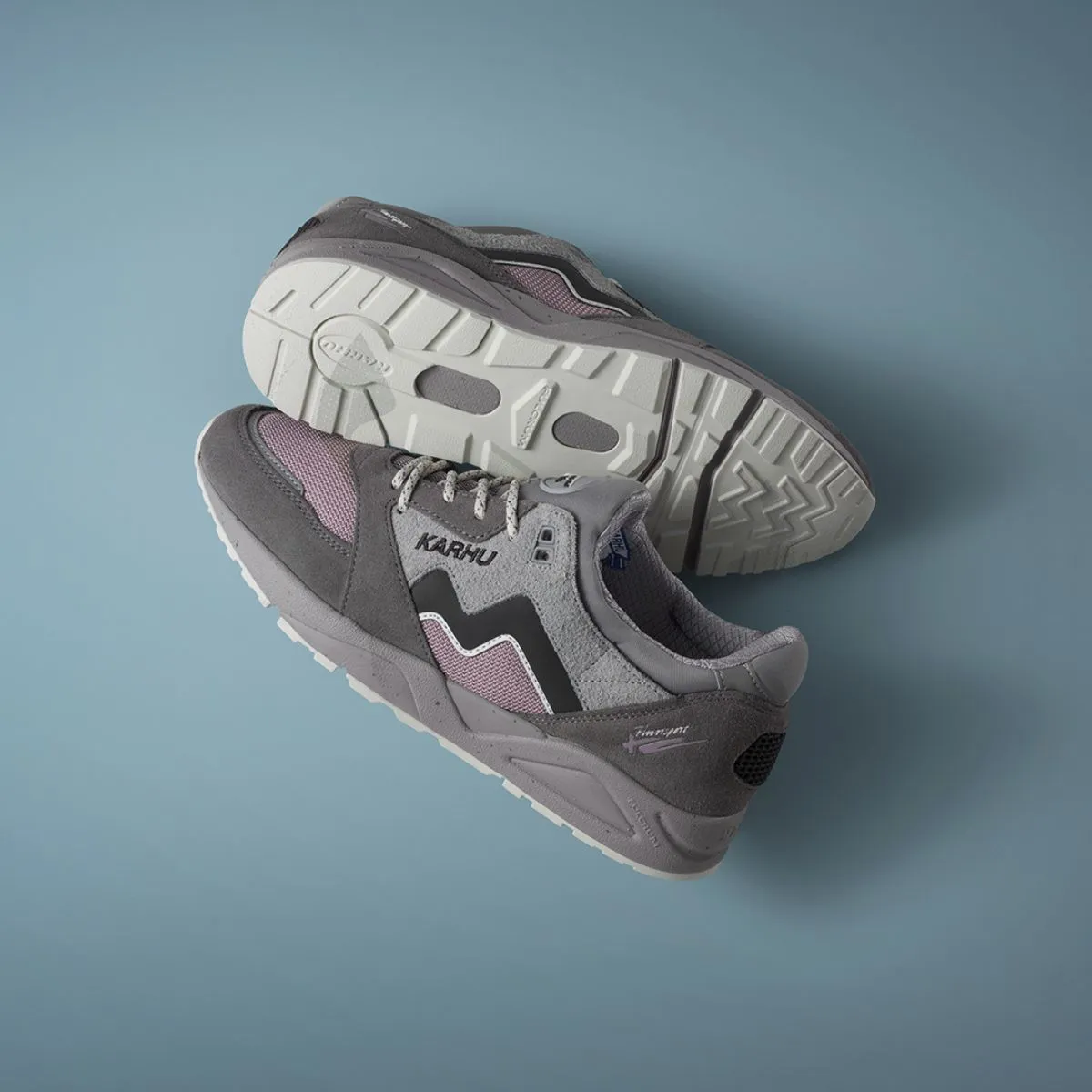 ARIA 95 - SMOKED PEARL / CAVIAR sold by Karhu product image thumbnail 2