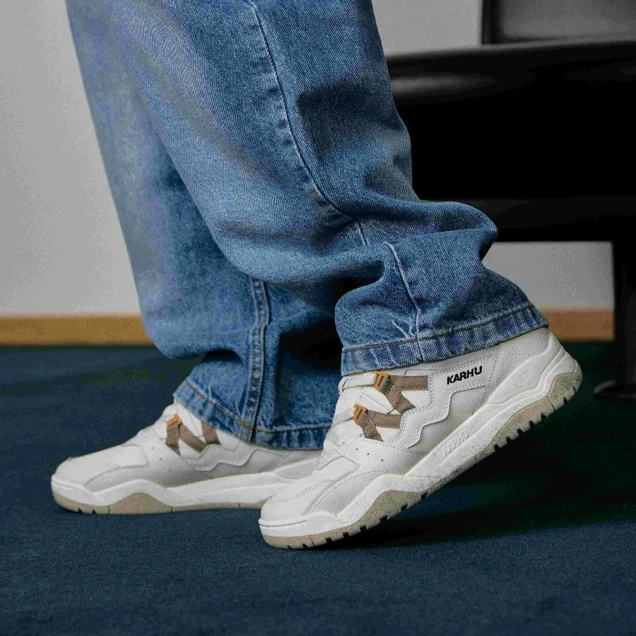 FUSION XT - BLANC DE BLANC / VINTAGE KHAKI sold by Karhu product image thumbnail 2