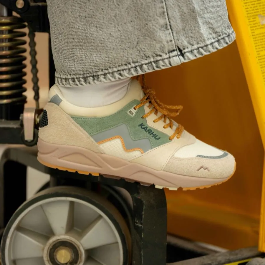 ARIA 95 "MÖLKKY" PACK - TURTLEDOVE / ICEBERG GREEN sold by Karhu product image thumbnail 2