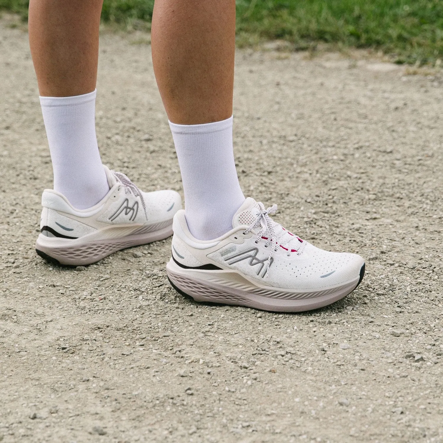 WOMEN'S MESTARI RUN 1.5 - WHITE / PASTEL PARCHMENT sold by Karhu product image thumbnail 2