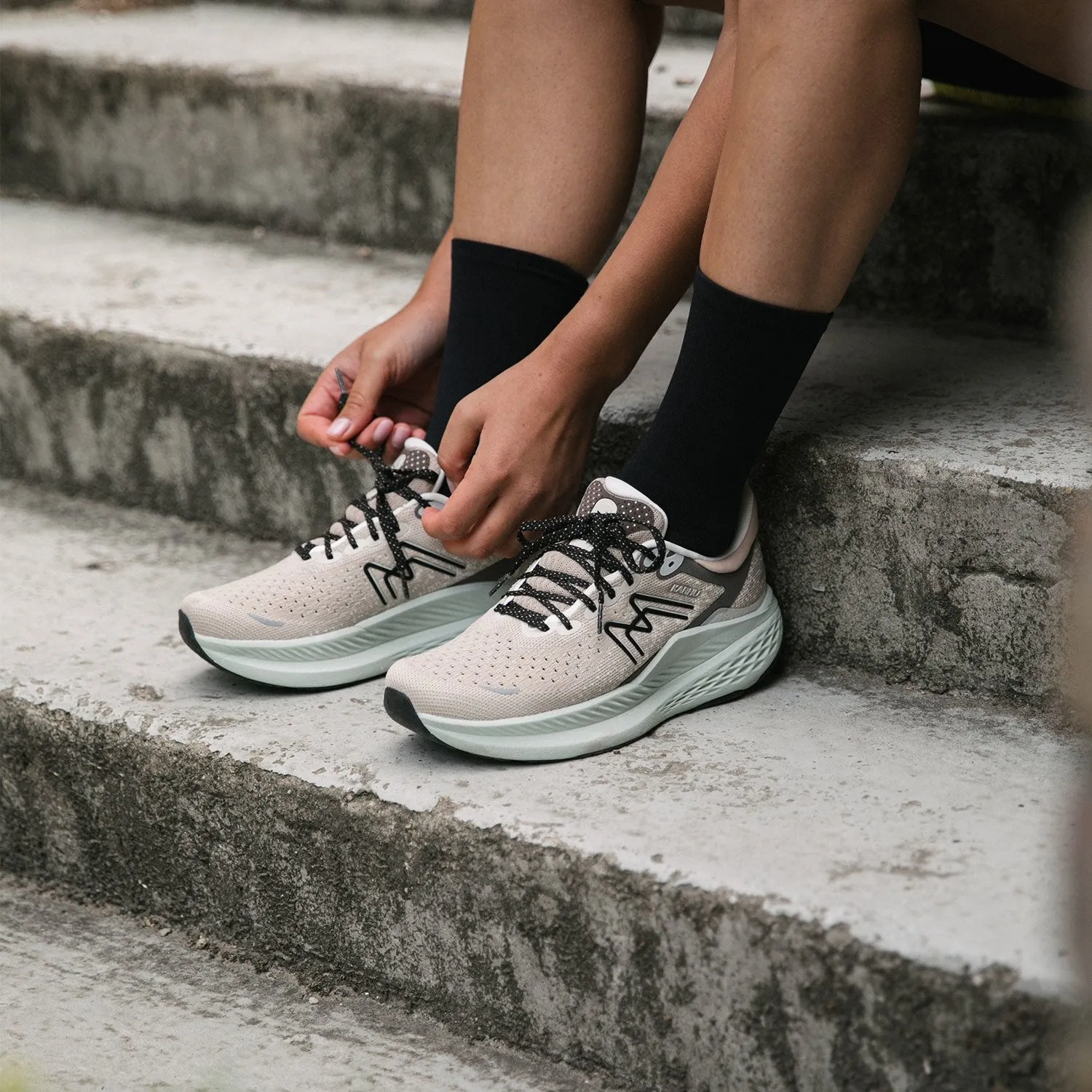 WOMEN'S MESTARI RUN 1.5 - DOESKIN / PALE AQUA sold by Karhu product image thumbnail 2