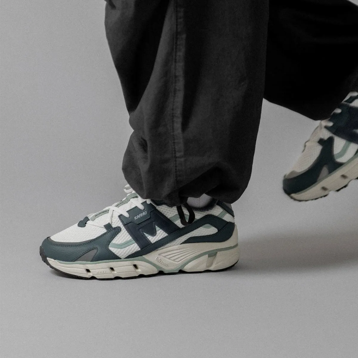 SUPER FULCRUM - STORMY WEATHER / INDIA INK sold by Karhu product image thumbnail 2