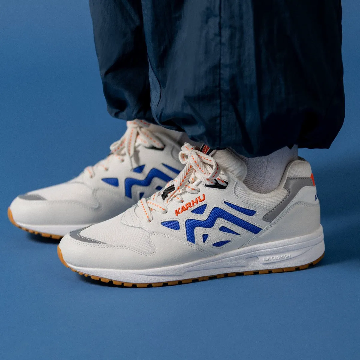 LEGACY 96 - BLANC DE BLANC / DAZZLING BLUE sold by Karhu product image thumbnail 2