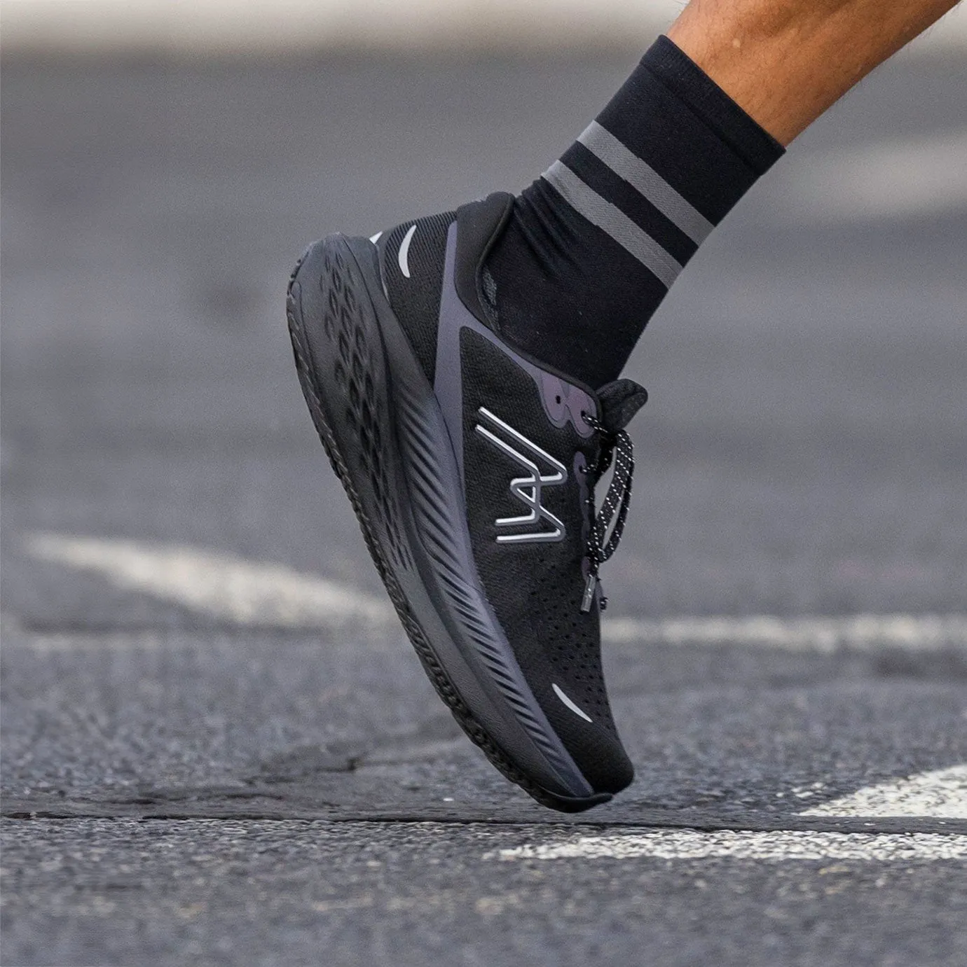 MEN'S MESTARI RUN 1.5 - BLACK / BLACK sold by Karhu product image thumbnail 2