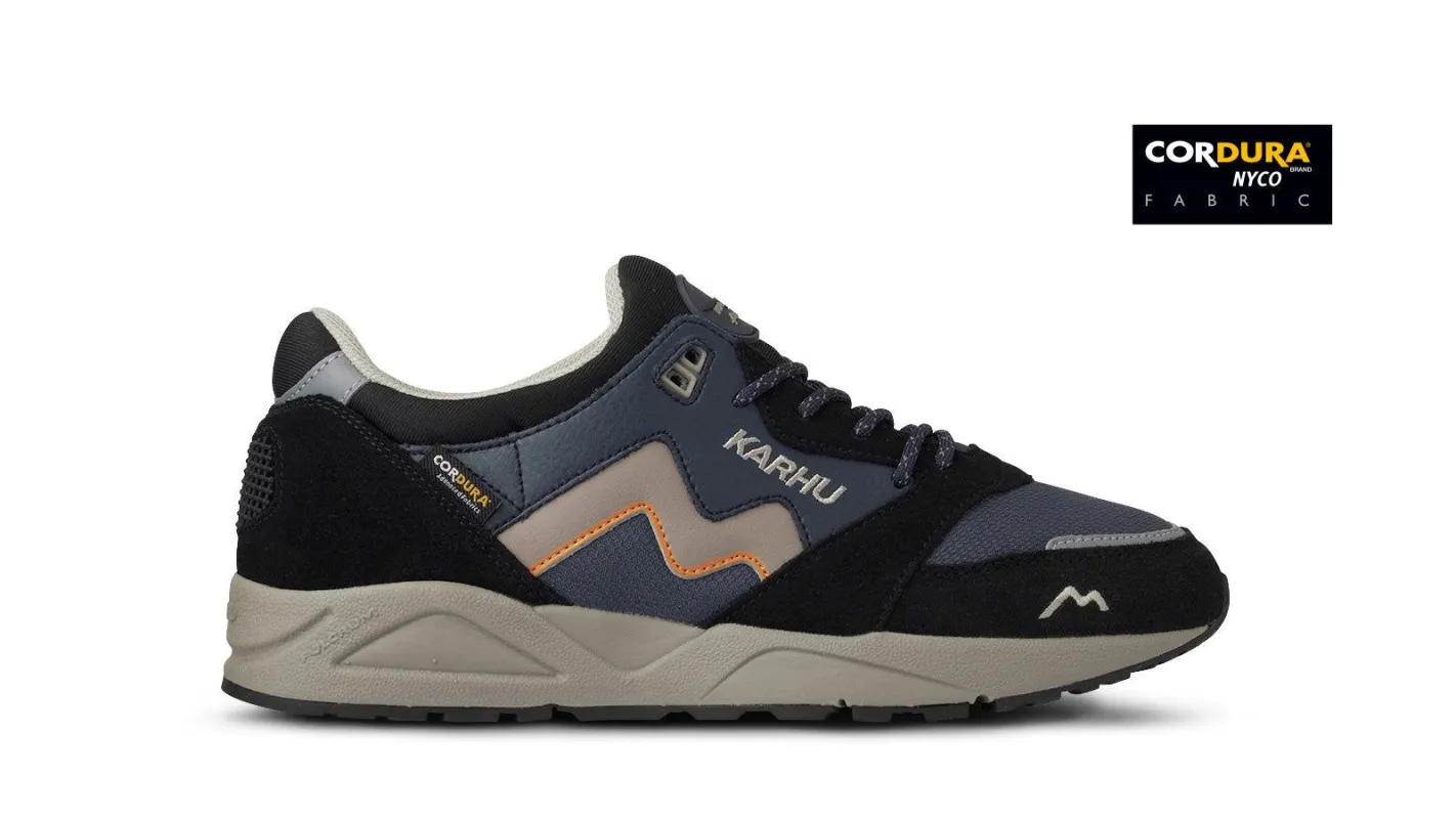 ARIA 95 - CAVIAR / VINTAGE KHAKI sold by Karhu