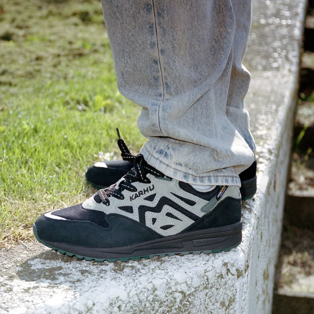 LEGACY 96 - CAVIAR / ABBEY STONE sold by Karhu product image thumbnail 2