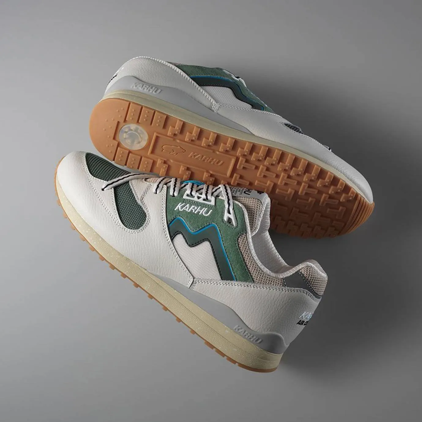 SYNCHRON CLASSIC - LILY WHITE / FOREST GREEN sold by Karhu product image thumbnail 2