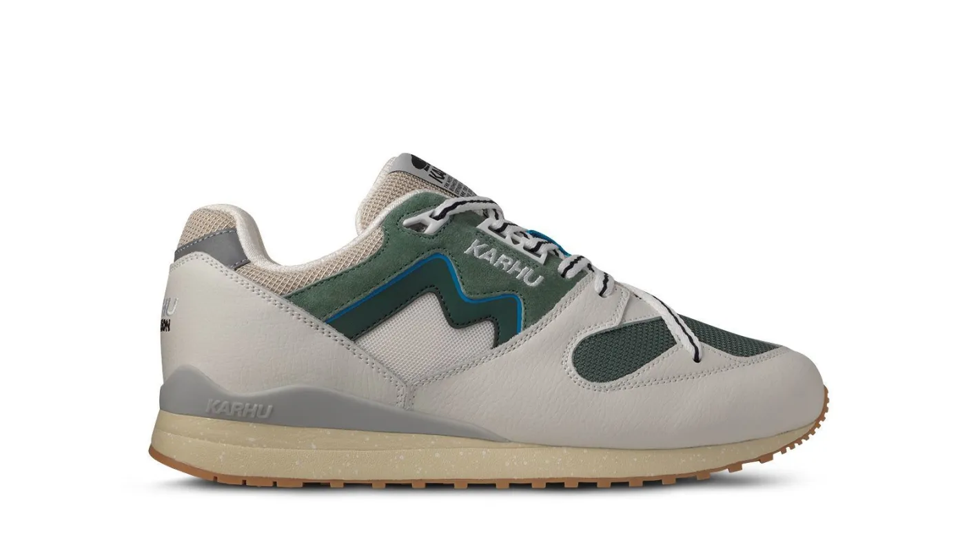 SYNCHRON CLASSIC - LILY WHITE / FOREST GREEN sold by Karhu