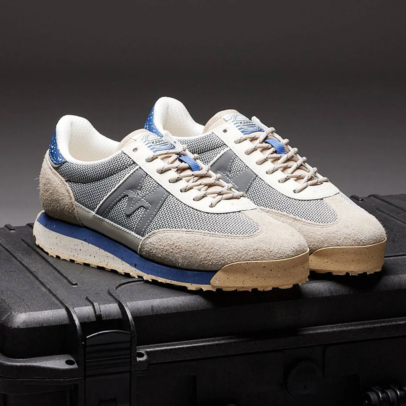 MESTARI CONTROL - SILVER LINING /TRUE NAVY sold by Karhu product image thumbnail 2