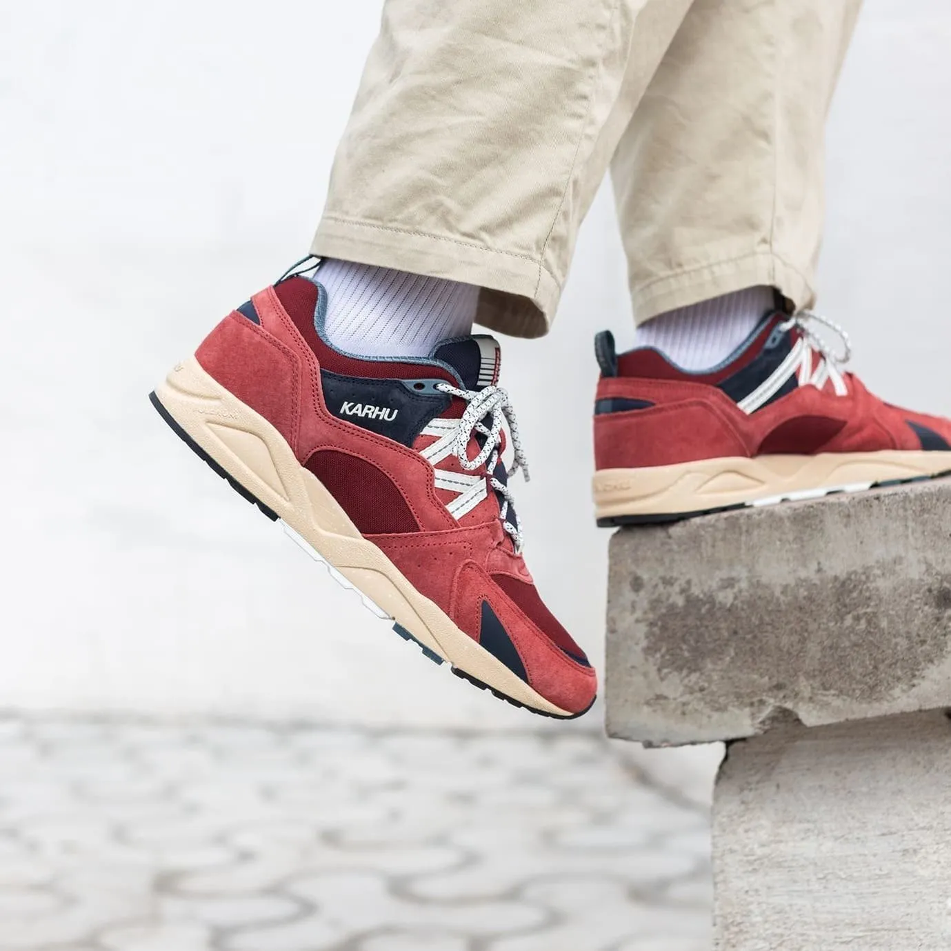 FUSION 2.0 - MINERAL RED / LILY WHITE sold by Karhu product image thumbnail 2