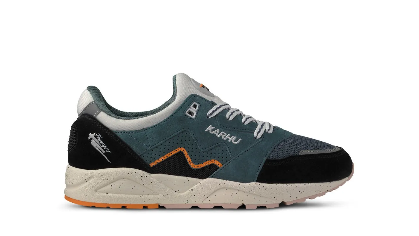 ARIA 95 - JET BLACK/STORMY WEATHER sold by Karhu