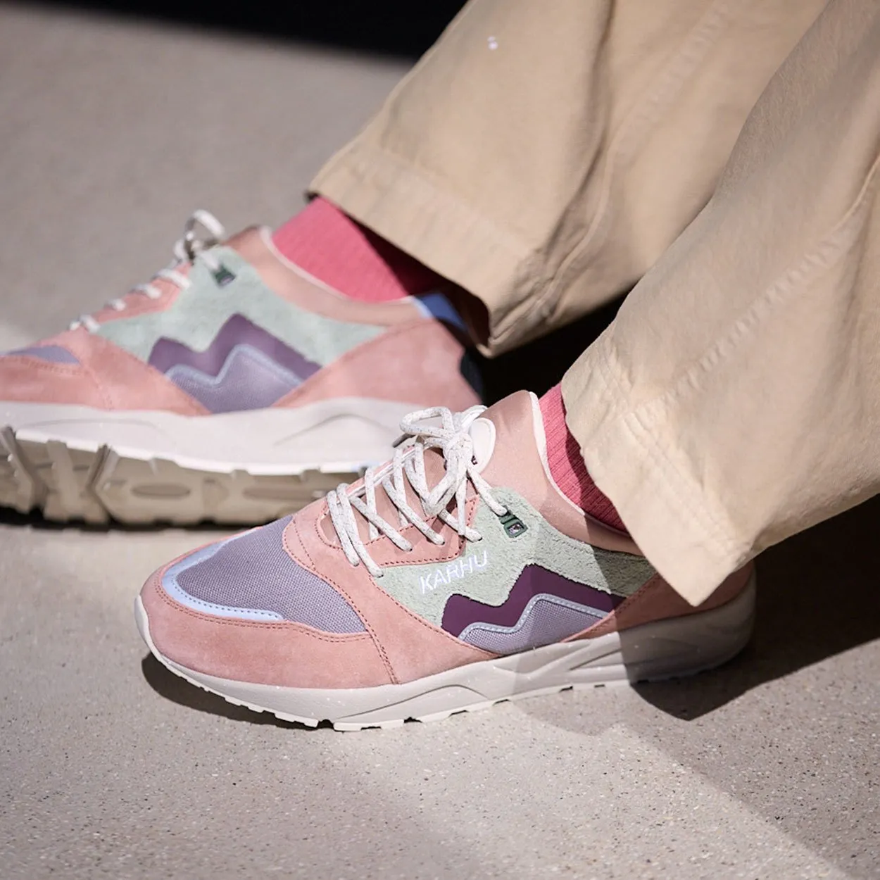 ARIA 95 - WARM TAUPE / FIG sold by Karhu product image thumbnail 2