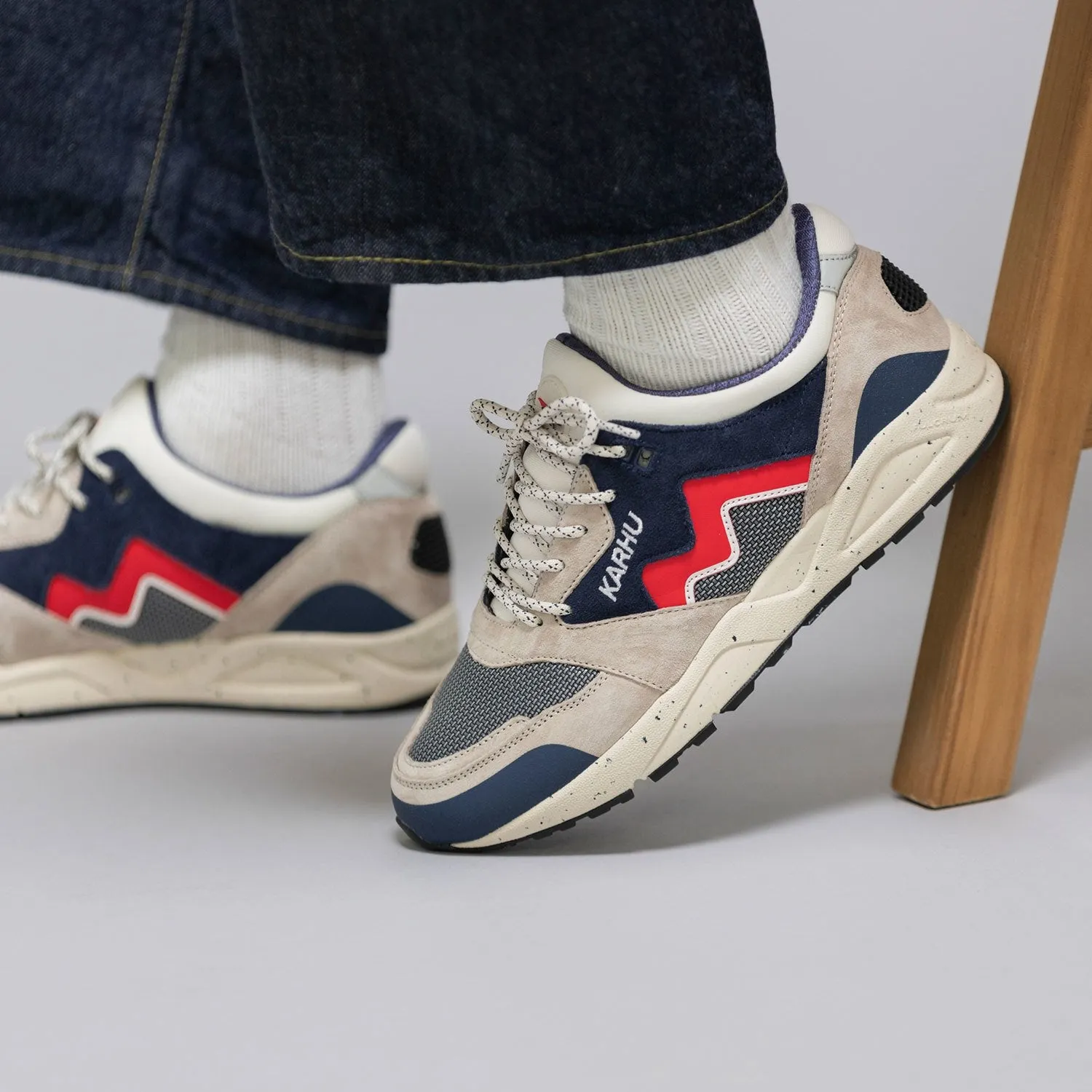 ARIA 95 - SILVER LINING / FIERY RED sold by Karhu product image thumbnail 2