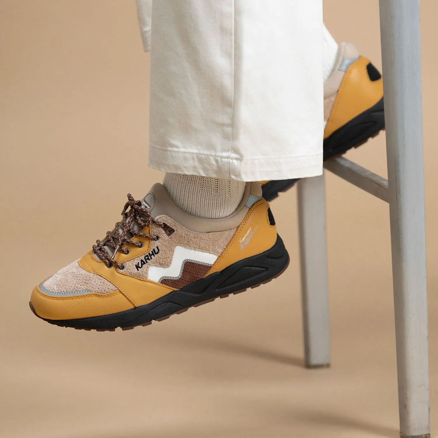 ARIA 95 - OAK BUFF / WHITE sold by Karhu product image thumbnail 2