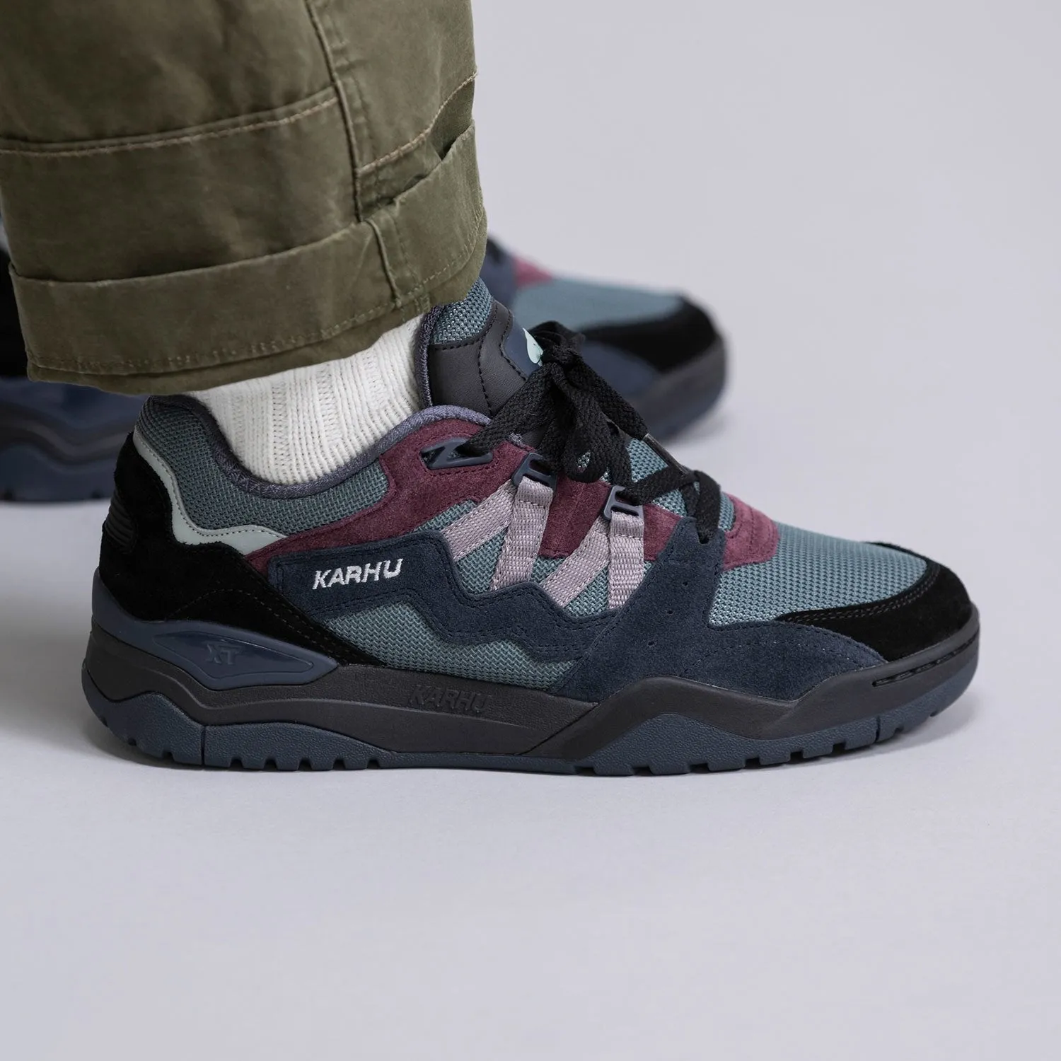 FUSION XT - JET BLACK / GULL sold by Karhu product image thumbnail 2