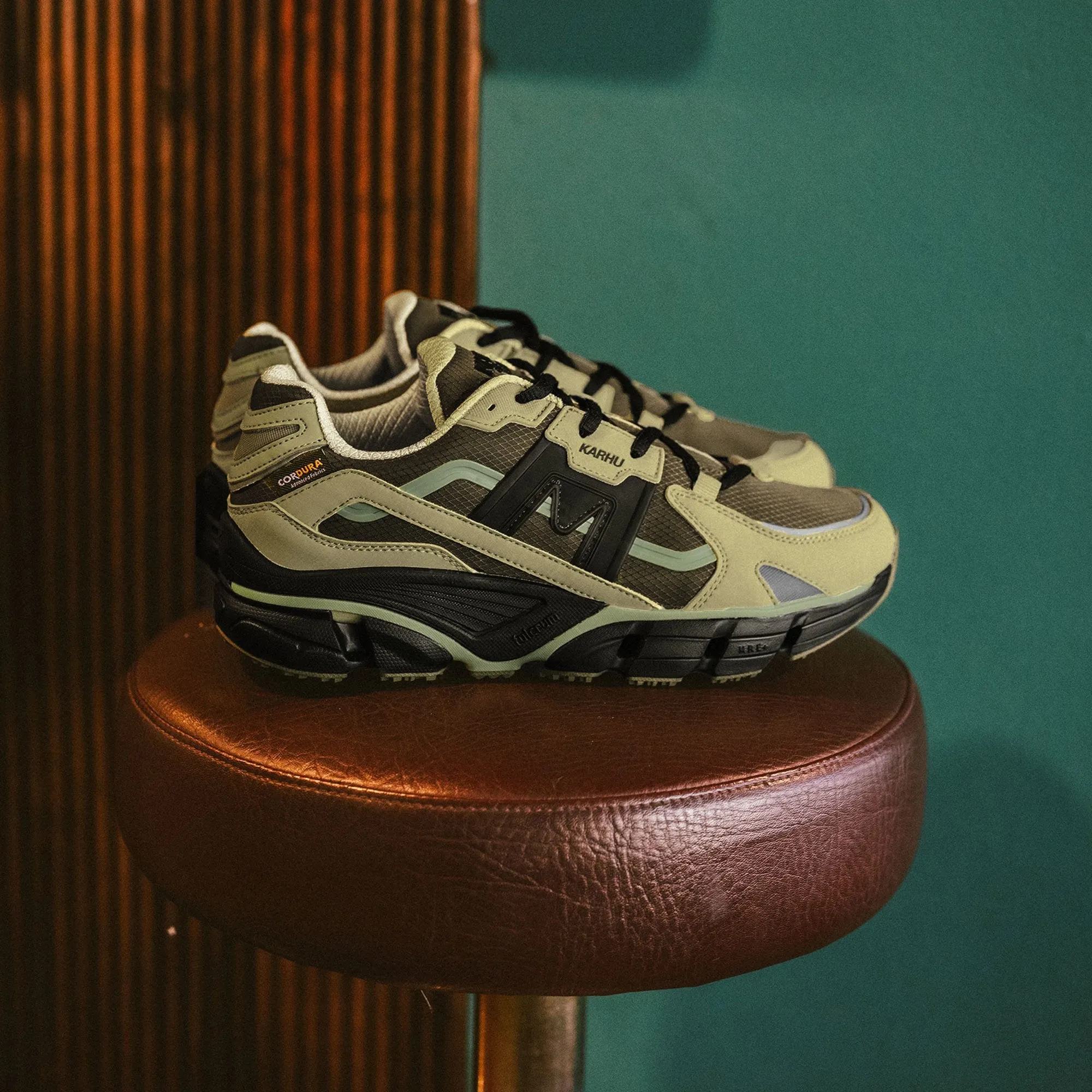 SUPER FULCRUM CORDURA® - BEECH / JET BLACK sold by Karhu product image thumbnail 2