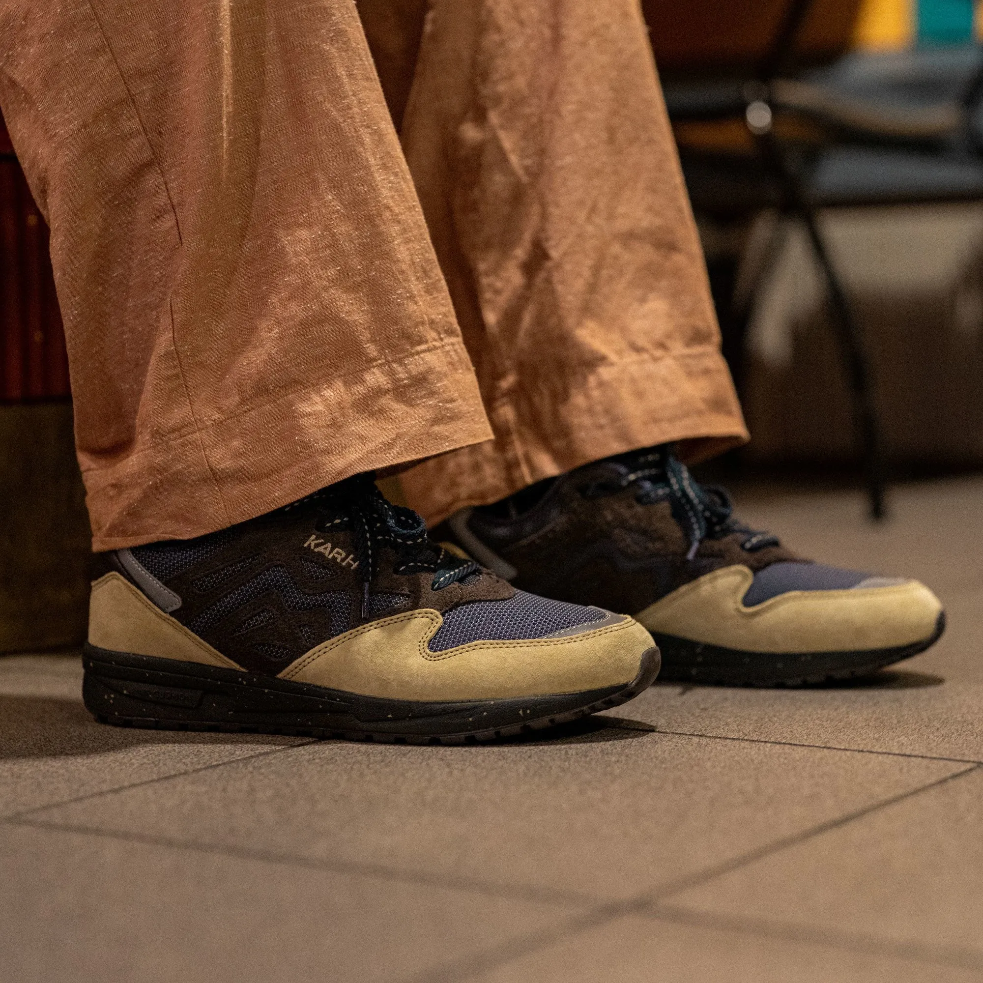 LEGACY 96 - PALE OLIVE GREEN / CHOCOLATE TORTE sold by Karhu product image thumbnail 2