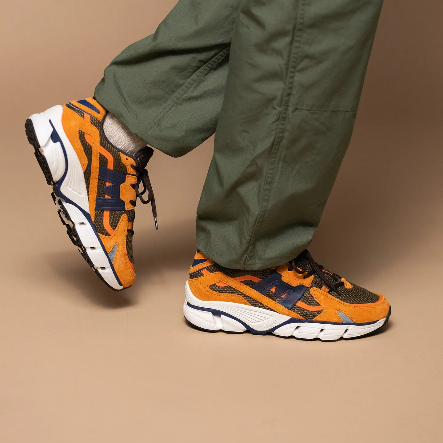 SUPER FULCRUM - NUGGET / NAVY PEONY sold by Karhu product image thumbnail 2