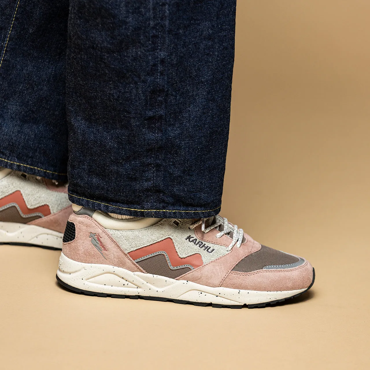 ARIA 95 - ADOBE ROSE / LIGHT MAHOGANY sold by Karhu product image thumbnail 2
