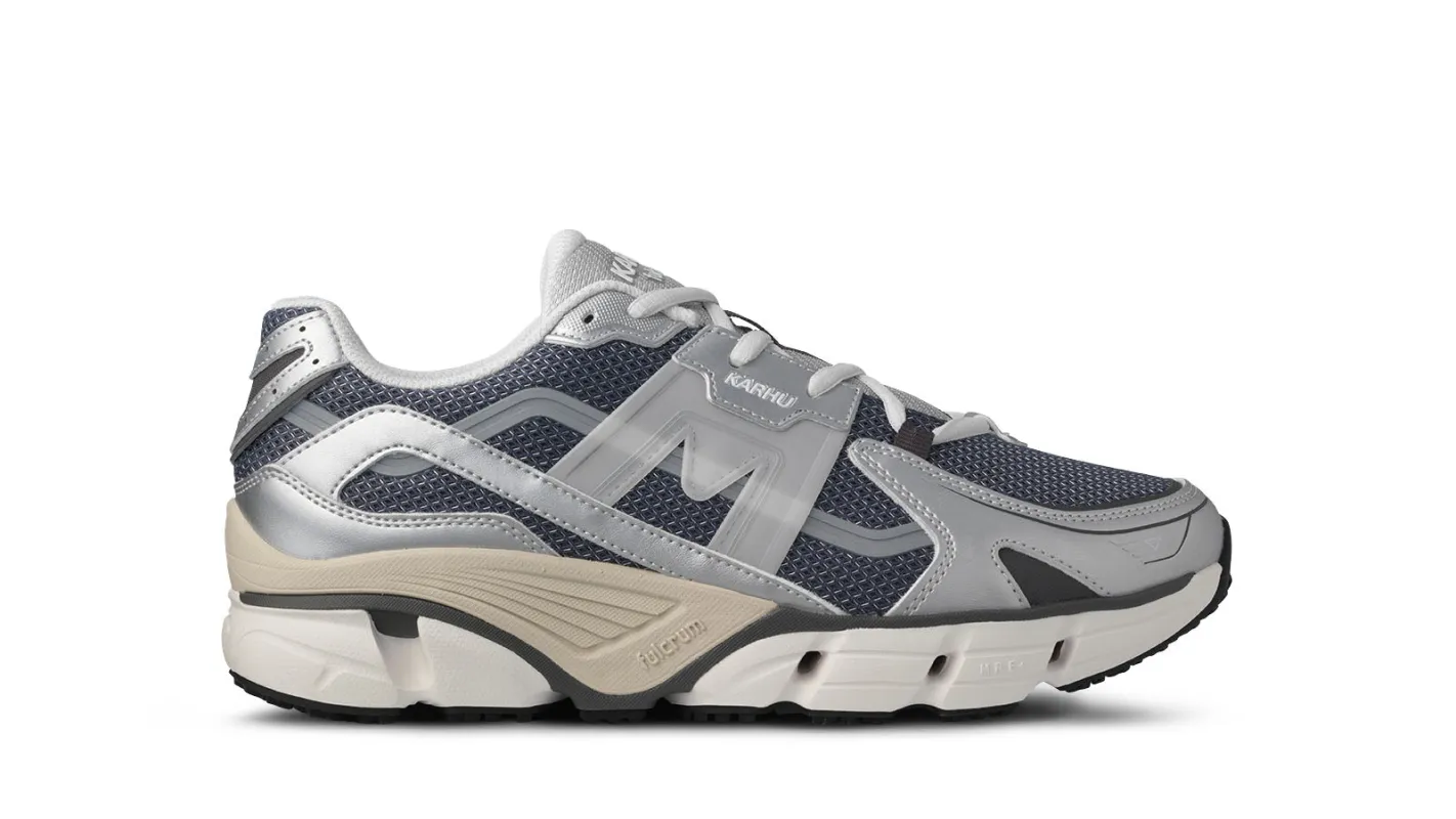 SUPER FULCRUM - SILVER / VINTAGE INDIGO made by Karhu