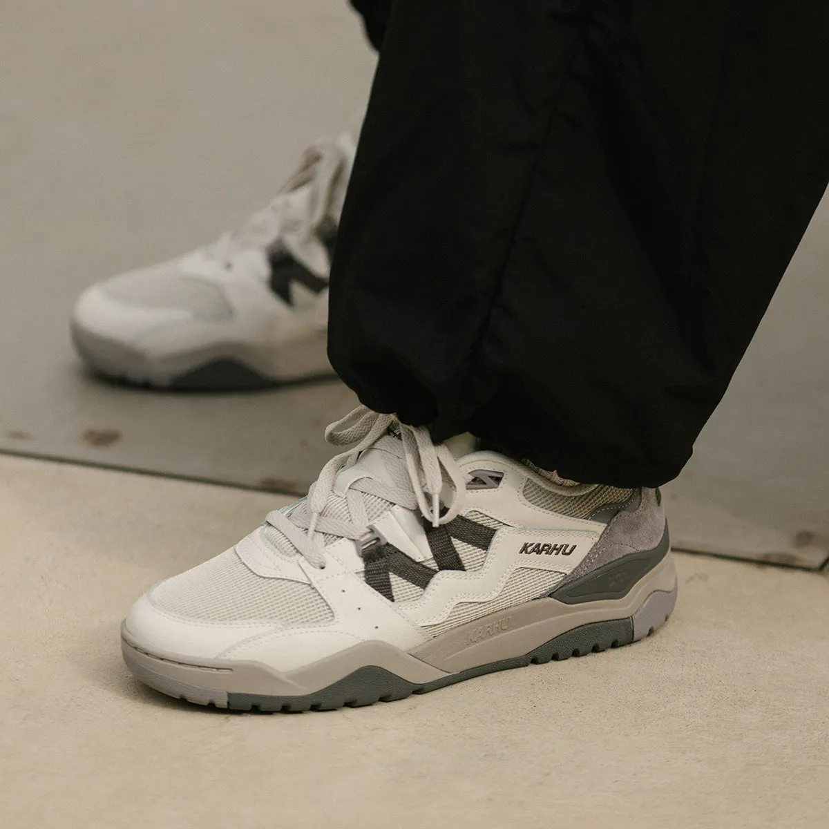 FUSION XT - BLANC DE BLANC / DARK GULL GRAY sold by Karhu product image thumbnail 2