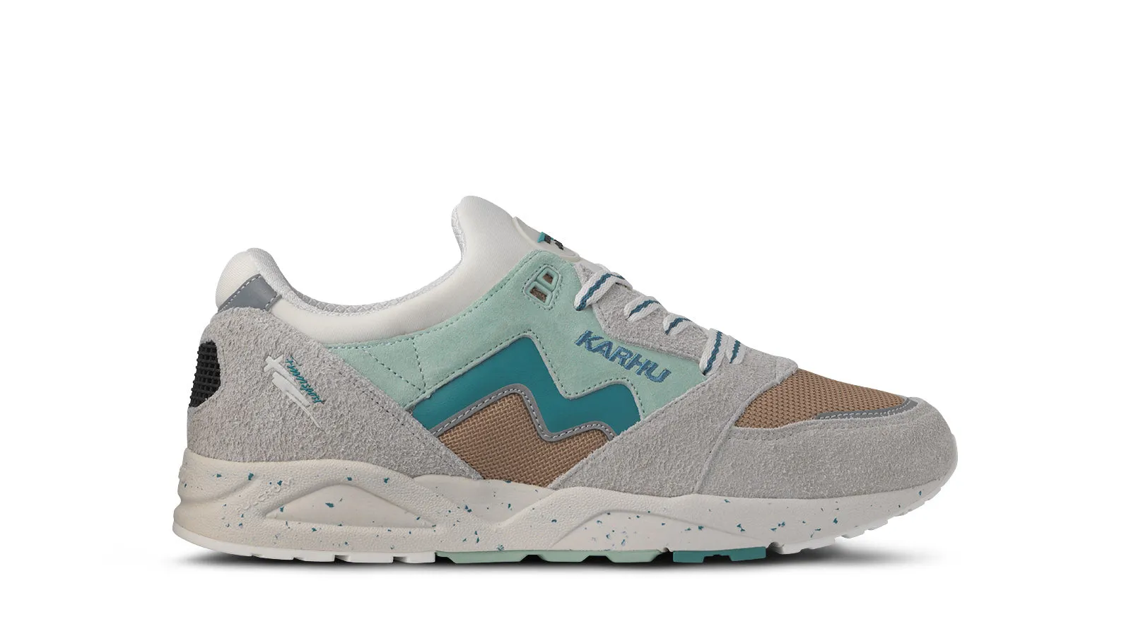 ARIA 95 - FOGGY DEW / BRITTANY BLUE sold by Karhu
