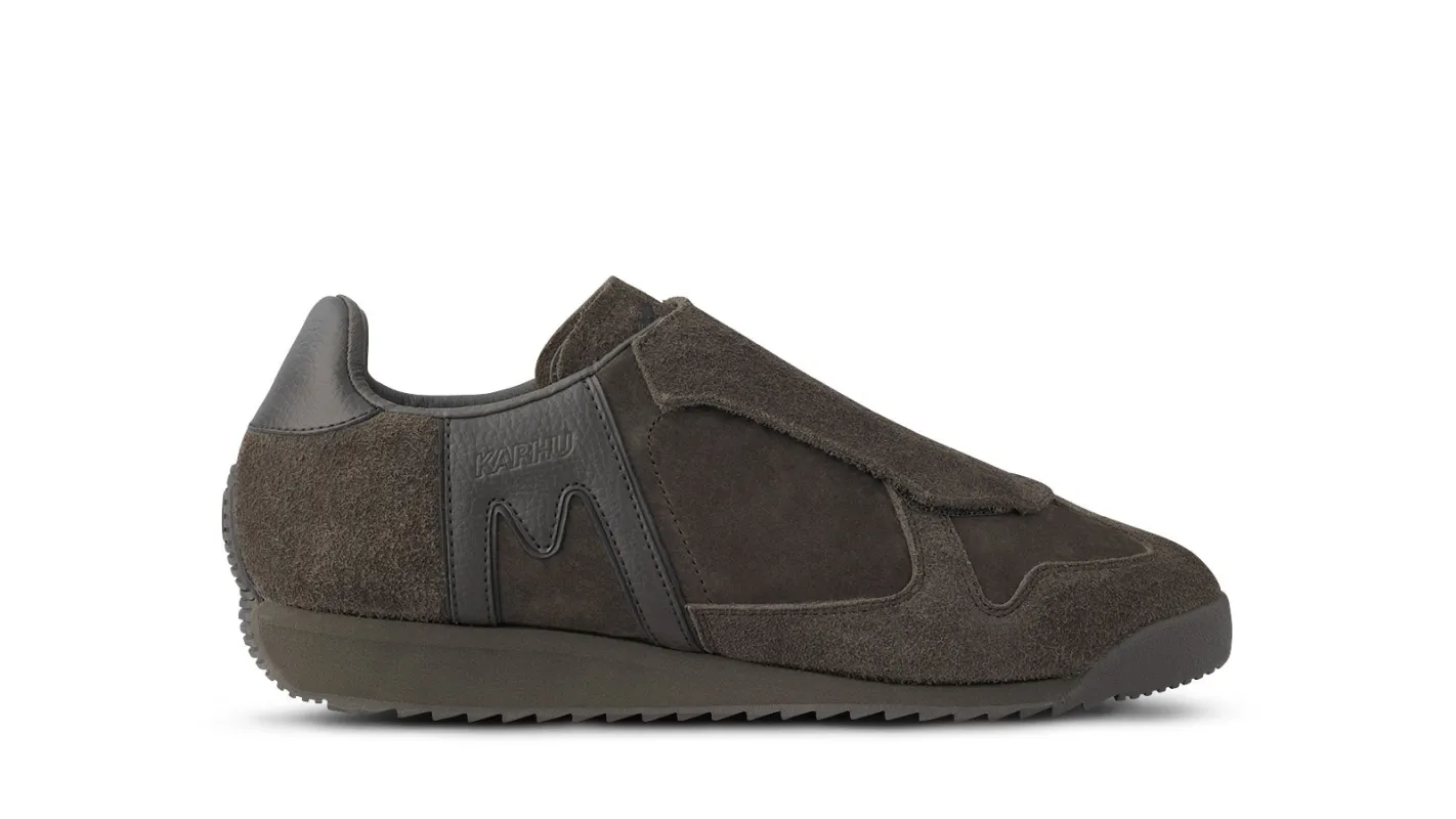 KARHU X ENGINEERED GARMENTS MESTARI SLIP–ON - CHOCOLATE / CHOCOLATE made by Karhu