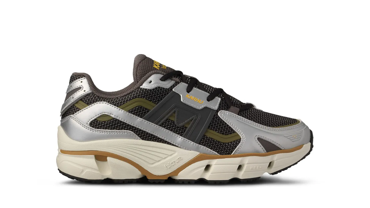 SUPER FULCRUM - SILVER / DARK GULL GRAY made by Karhu