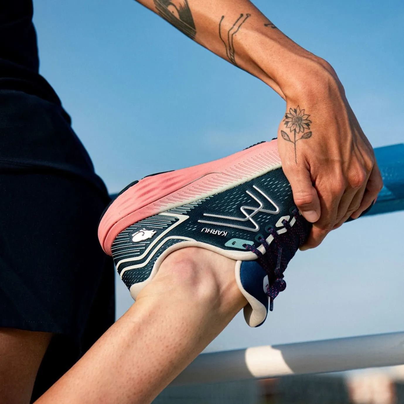WOMEN'S IKONI 2.5 HIVO - BLUE FUSION / PEACH BLOSSOM sold by Karhu product image thumbnail 2
