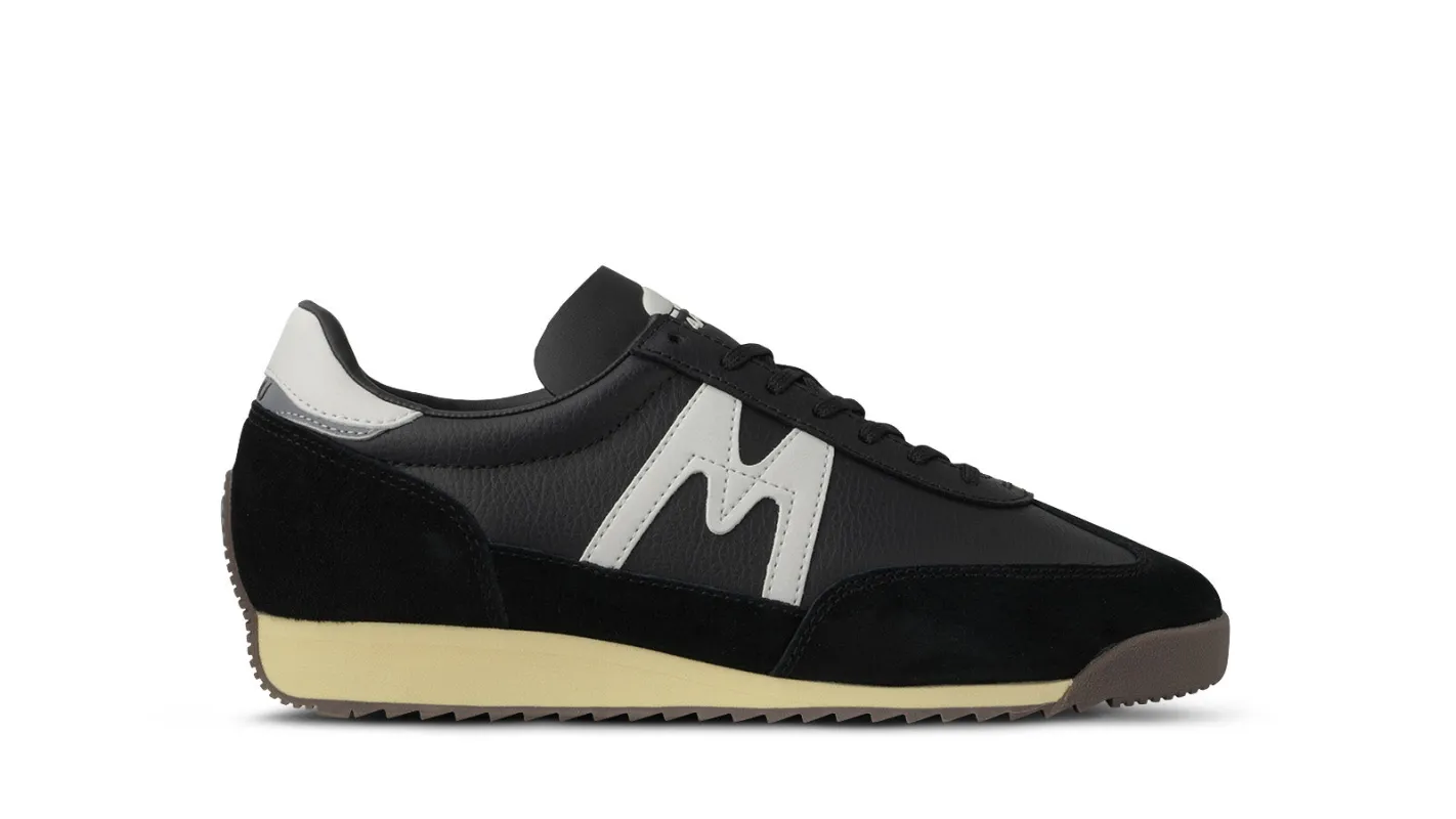 MESTARI 76 - JET BLACK / BLANC DE BLANC made by Karhu