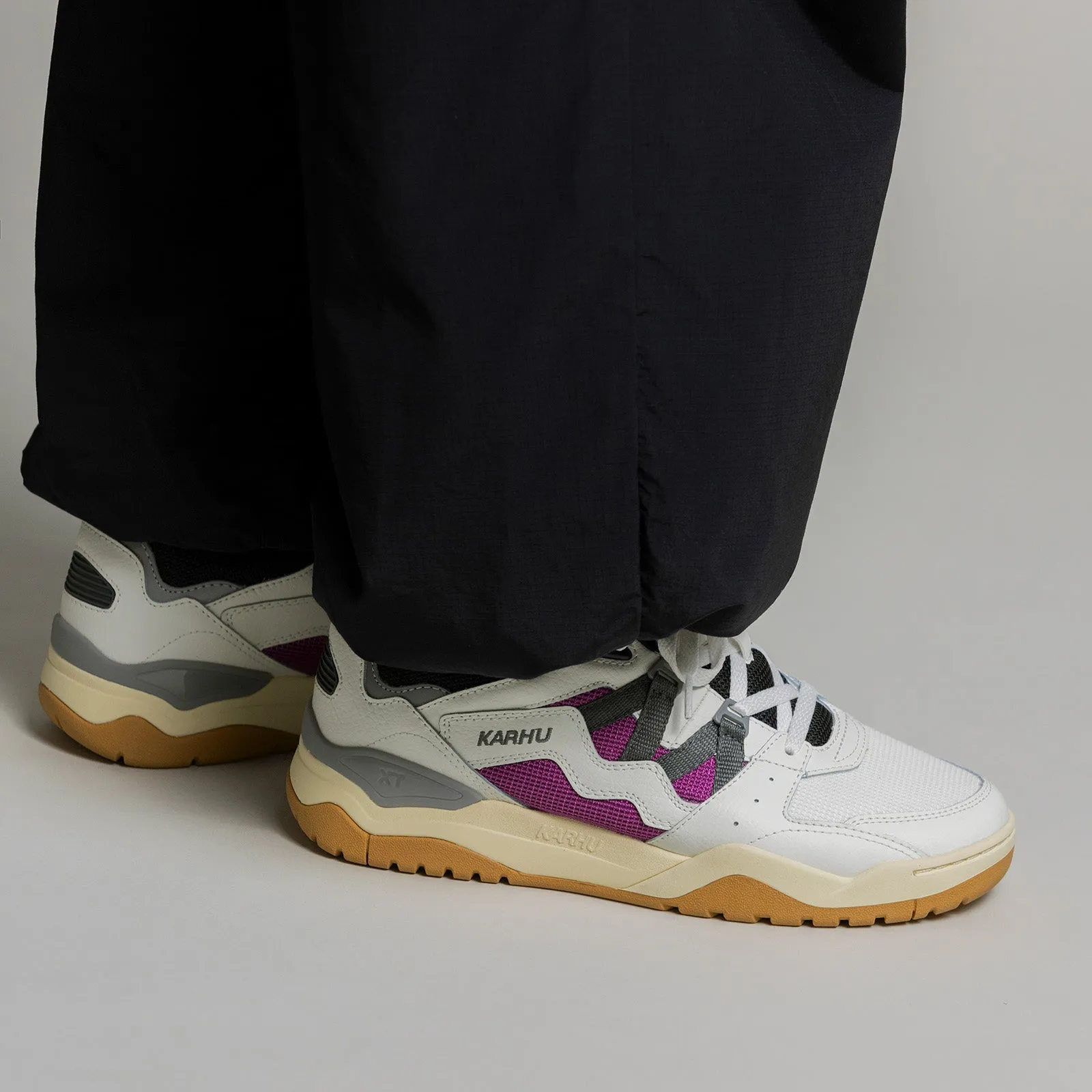 FUSION XT - BRIGHT WHITE / TURBULENCE sold by Karhu product image thumbnail 2