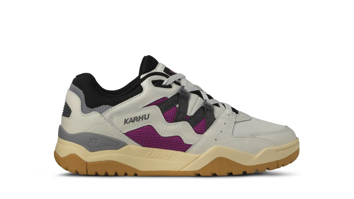FUSION XT - BRIGHT WHITE / TURBULENCE made by Karhu