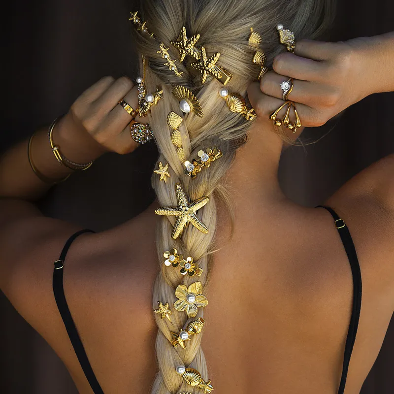 Elegant Gold Seashell Hair Clip with Freshwater Pearl and Starfish Design – Hypoallergenic and Waterproof sold by Hensley London