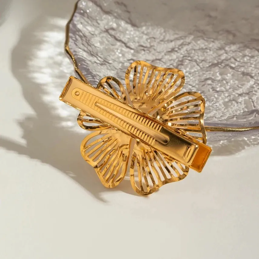 Elegant Petal Pearl Hair Clip with 18k Gold Plating – Hypoallergenic and Waterproof Hair Accessory sold by Hensley London product image thumbnail 3