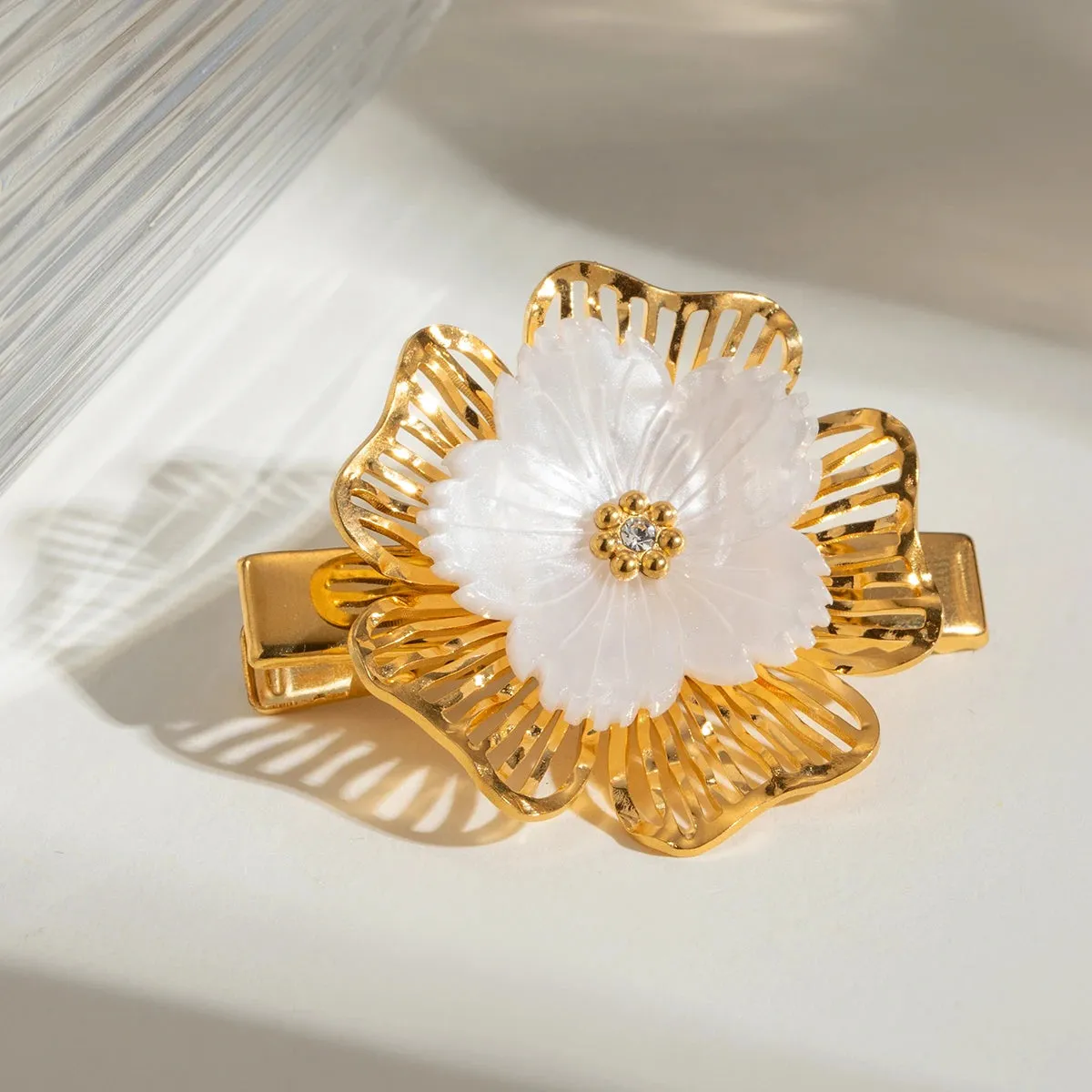 Elegant Petal Pearl Hair Clip with 18k Gold Plating – Hypoallergenic and Waterproof Hair Accessory sold by Hensley London product image thumbnail 4