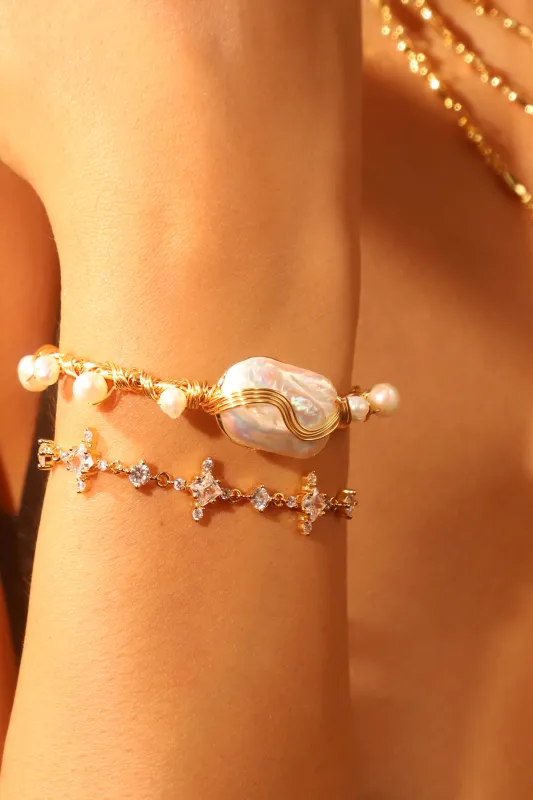Women's Bracelet Gold Freshwater Pearls Stretchable sold by Hensley London