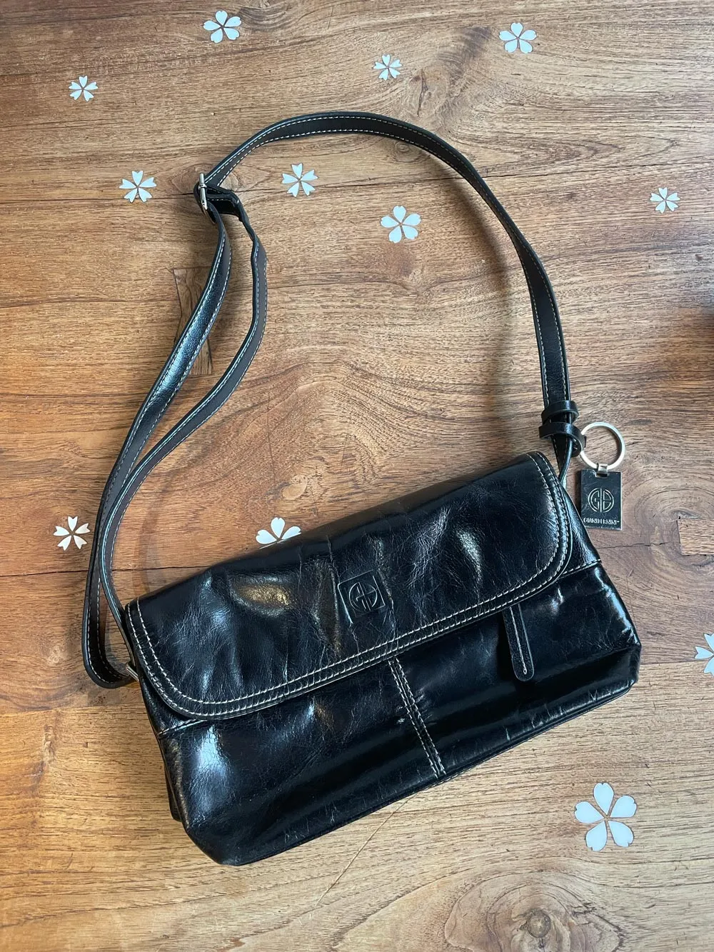 y2k giani bernini leather shoulder bag sold by Good Market Thrift Store