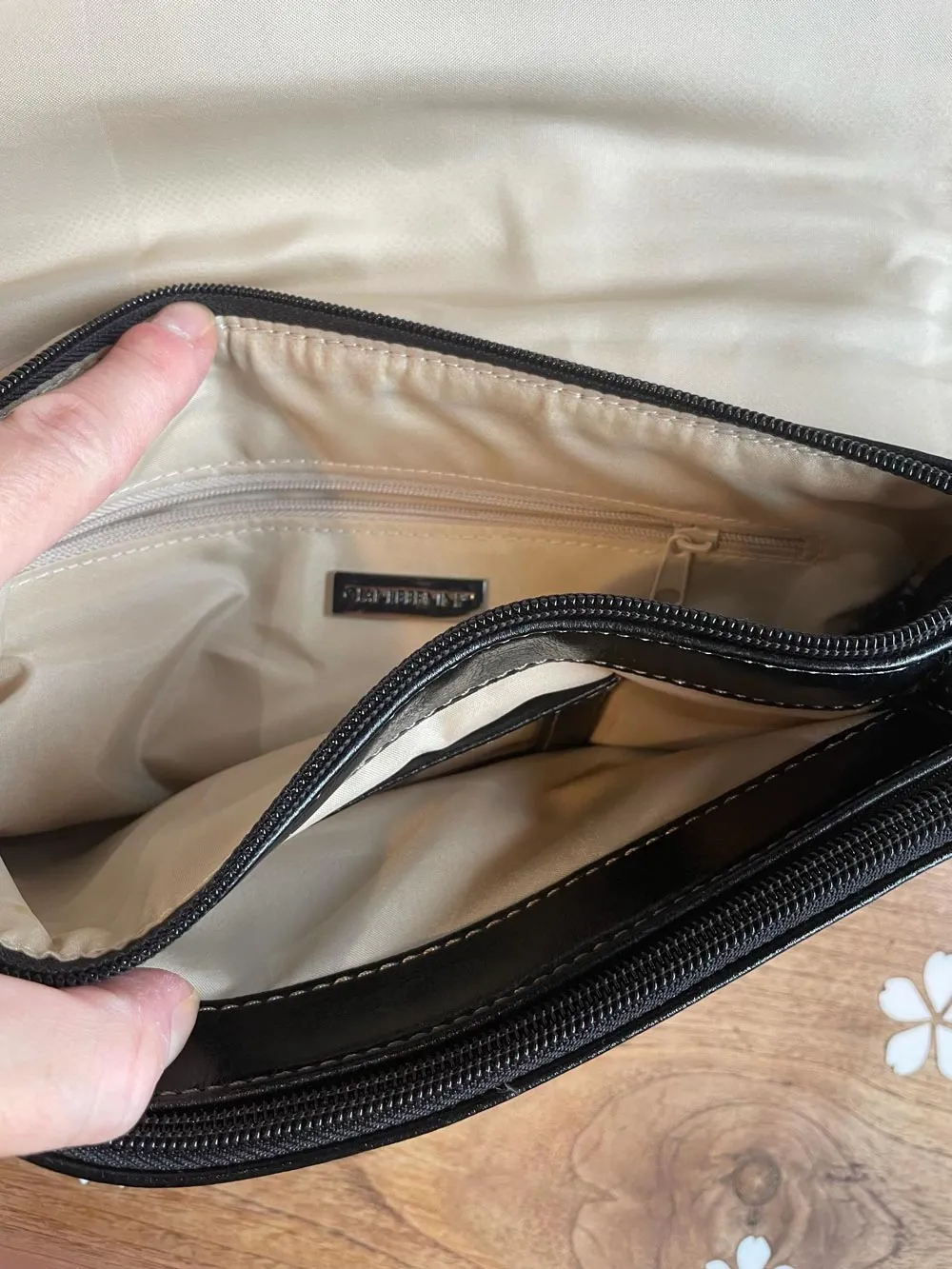 y2k giani bernini leather shoulder bag sold by Good Market Thrift Store product image thumbnail 2